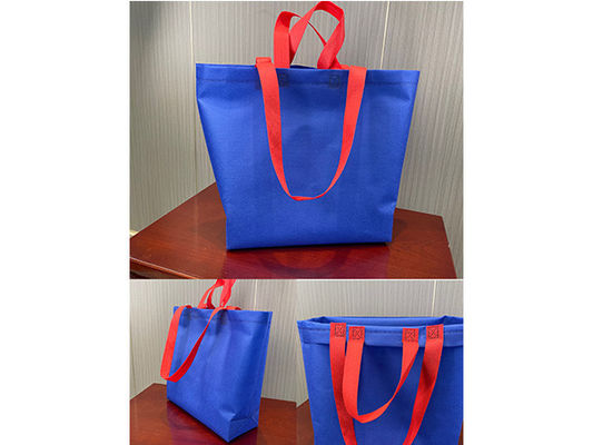 Fully automatic non-woven cross-cutting and ironing bag-making machine with online handle attachings